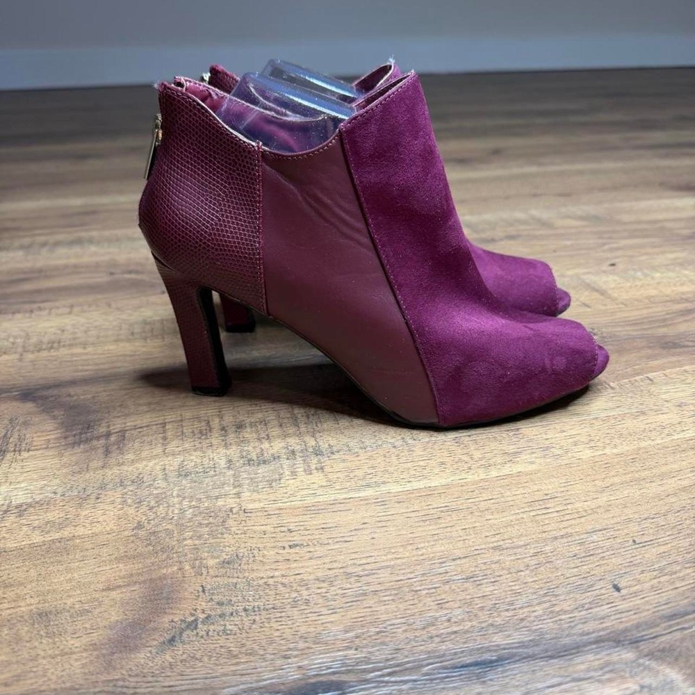 Jones New York Signature burgundy/wine peep-toe ankle booties Sz 10
